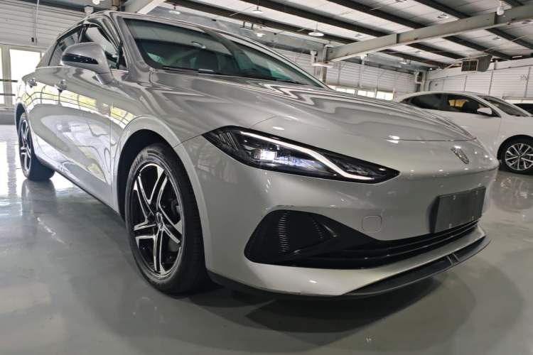 Used Roewe D7 2023 DMH 125km Superior Edition Front Right 45 Deg