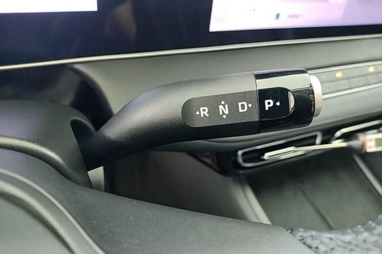 Used Roewe D7 2023 DMH 125km Superior Edition Gear Lever