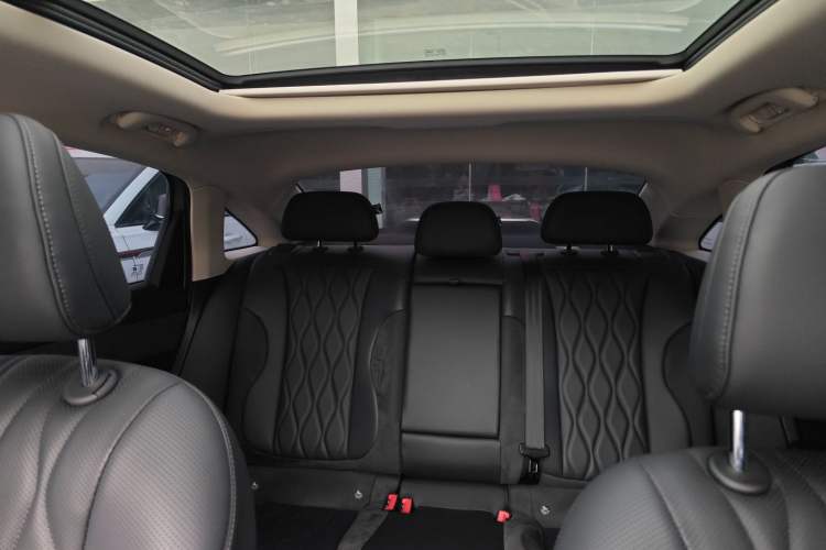 Used Roewe D7 2023 DMH 125km Flagship Edition Headliner