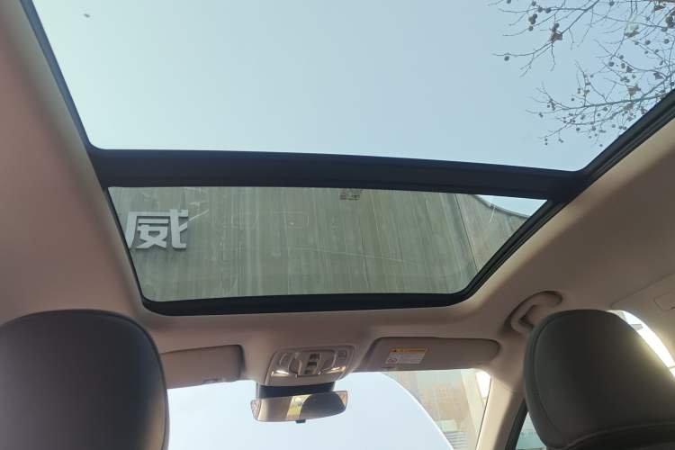 Used Roewe D7 2023 DMH 125km Flagship Edition Headliner