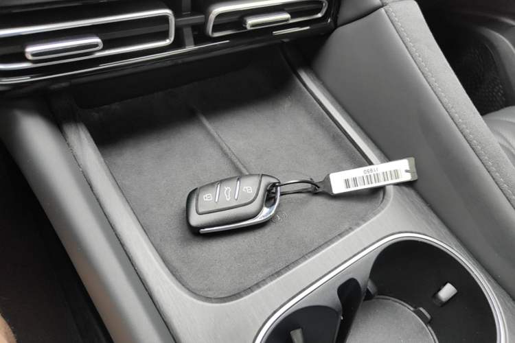 Used Roewe D7 2023 DMH 125km Excellence Edition Interior 1