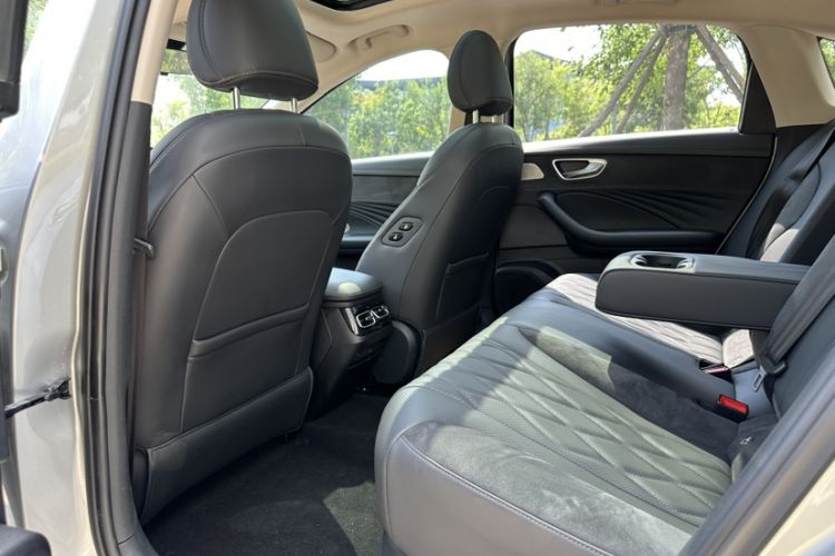 Used Roewe D7 2023 DMH 125km Flagship Edition Interior 1
