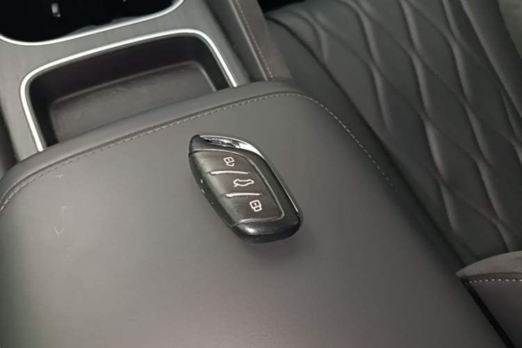 Used Roewe D7 2023 DMH 125km Flagship Edition Interior 1