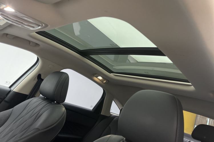 Used Roewe D7 2023 DMH 125km Excellence Edition Interior 2