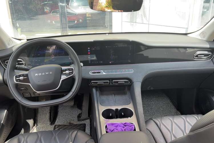Used Roewe D7 2023 DMH 125km Excellence Edition Interior 3