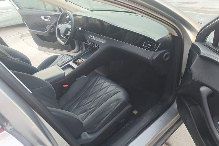 Used Roewe D7 2023 DMH 125km Flagship Edition Interior 4