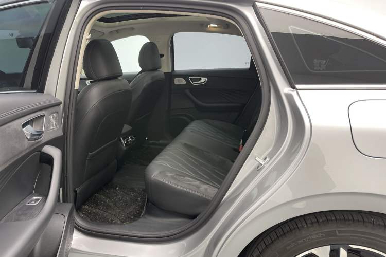 Used Roewe D7 2023 DMH 125km Excellence Edition Interior 5