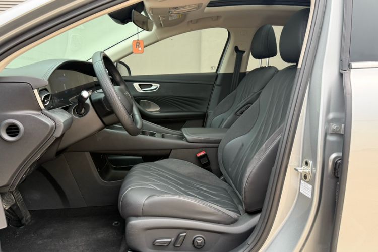 Used Roewe D7 2023 DMH 125km Flagship Edition Interior 7