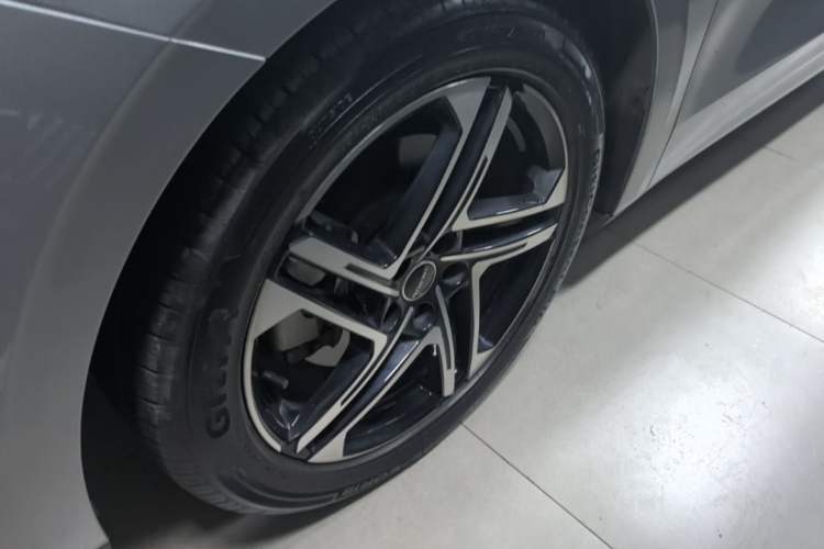 Used Roewe D7 2023 DMH 125km Superior Edition Left Front Wheel Hub