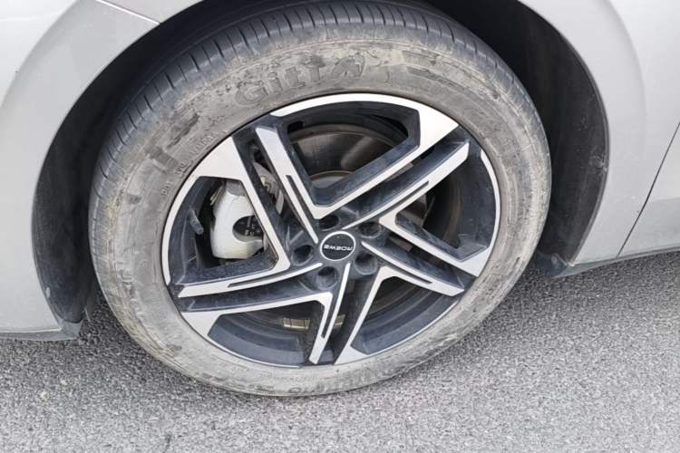 Used Roewe D7 2023 DMH 125km Flagship Edition Left Front Wheel Hub