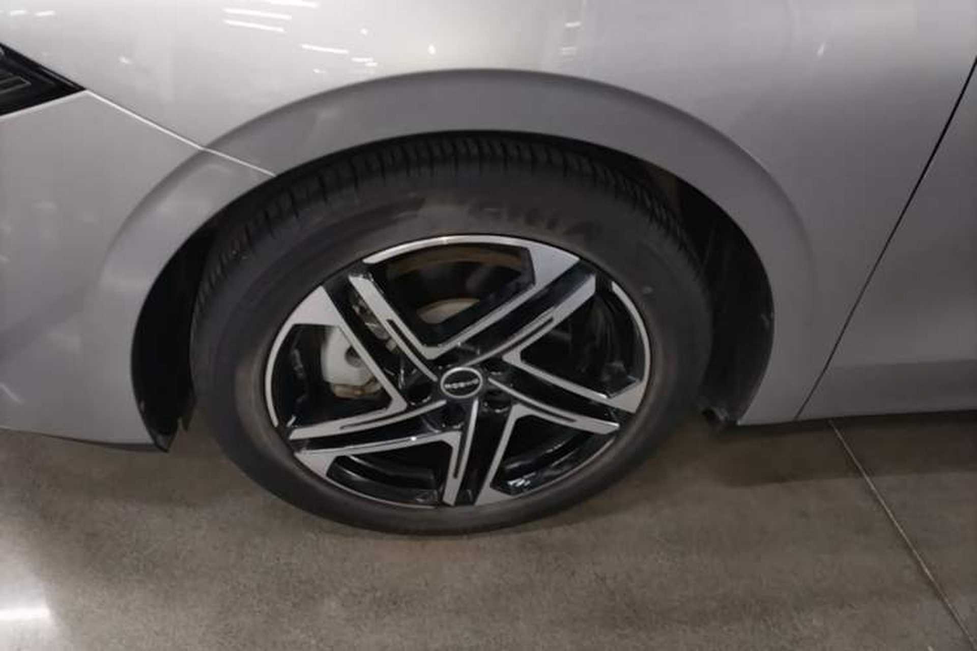 Used Roewe D7 2023 DMH 125km Flagship Edition Left Front Wheel Hub