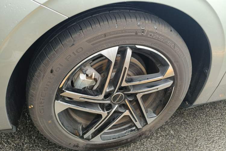 Used Roewe D7 2023 DMH 125km Excellence Edition Left Front Wheel Hub