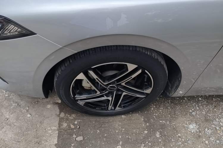 Used Roewe D7 2023 DMH 125km Flagship Edition Left Front Wheel Hub