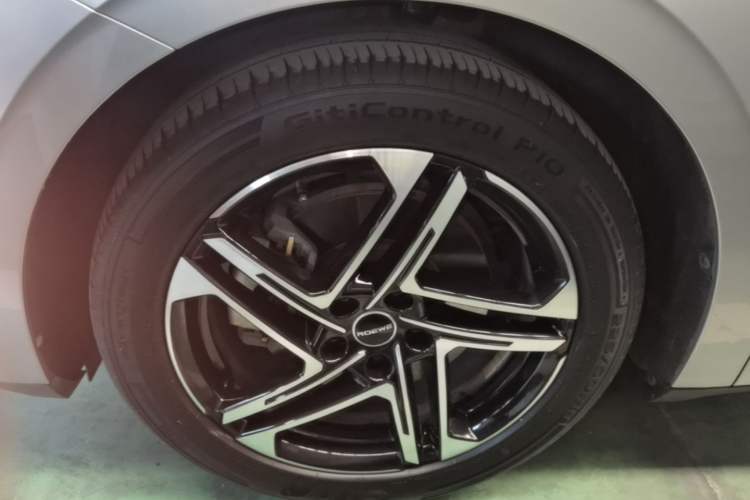 Used Roewe D7 2023 DMH 125km Flagship Edition Left Front Wheel Hub