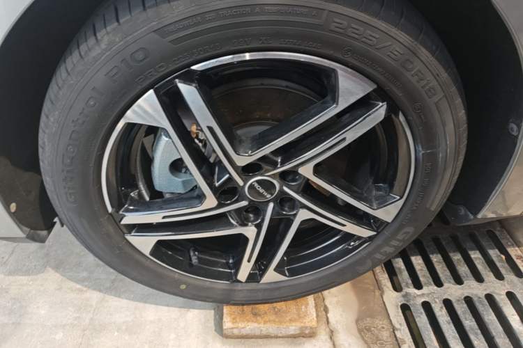 Used Roewe D7 2023 DMH 125km Flagship Edition Left Front Wheel Hub