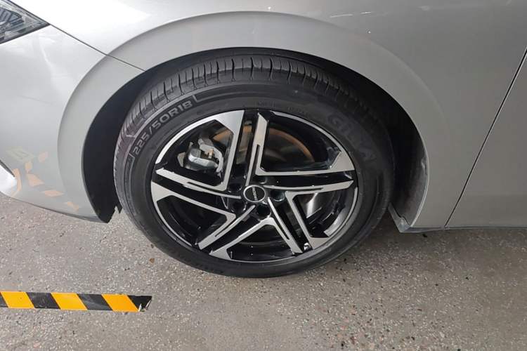Used Roewe D7 2023 DMH 125km Flagship Edition Left Front Wheel Hub