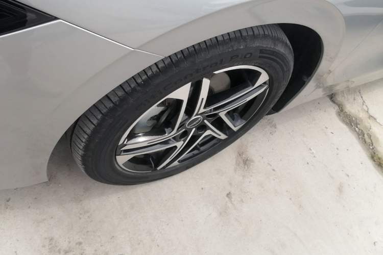 Used Roewe D7 2023 DMH 125km Flagship Edition Left Front Wheel Hub