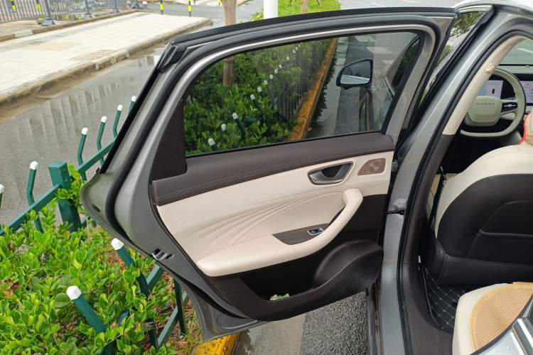 Used Roewe D7 2023 DMH 125km Excellence Edition Left Rear Door Interior