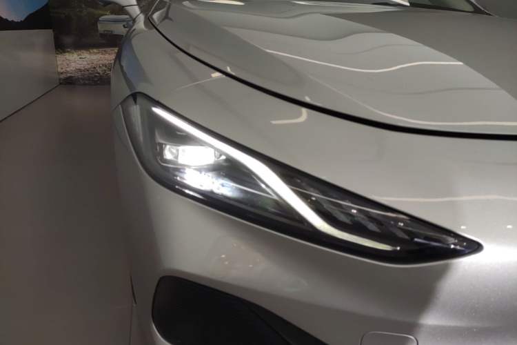 Used Roewe D7 2023 DMH 125km Superior Edition Right Front Headlight