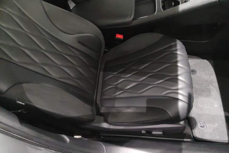 Used Roewe D7 2023 DMH 125km Flagship Edition Right Front Seat