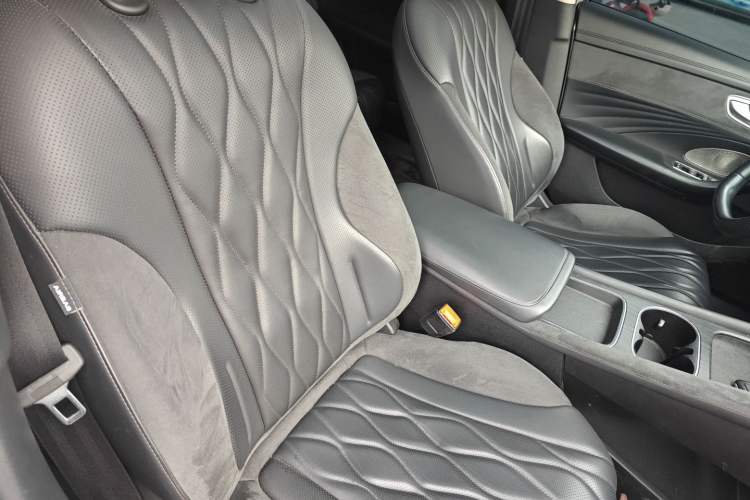 Used Roewe D7 2023 DMH 125km Flagship Edition Right Front Seat