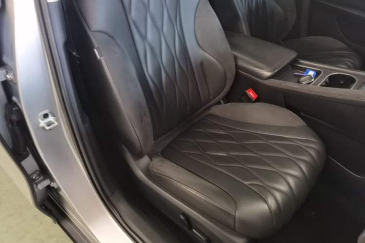Used Roewe D7 2023 DMH 125km Flagship Edition Right Front Seat