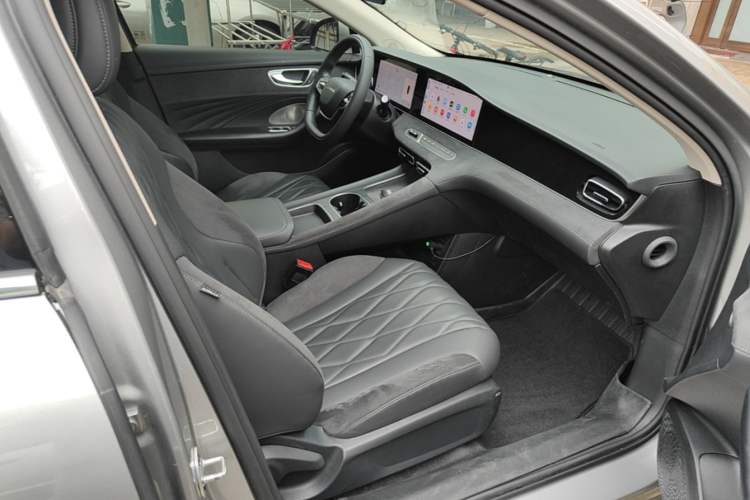 Used Roewe D7 2023 DMH 125km Excellence Edition Right Front Seat