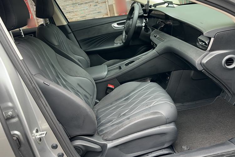 Used Roewe D7 2023 DMH 125km Excellence Edition Right Front Seat