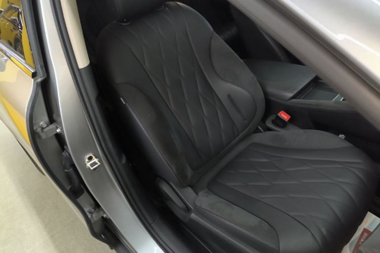 Used Roewe D7 2023 DMH 125km Excellence Edition Right Front Seat
