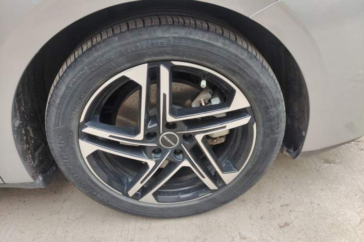 Used Roewe D7 2023 DMH 125km Excellence Edition Right Front Wheel Hub