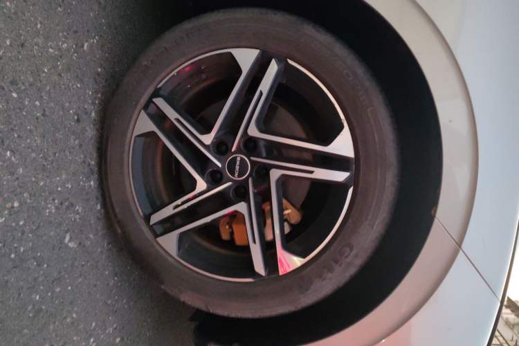 Used Roewe D7 2023 EV 510km Rear-Drive Excellence Edition Right Front Wheel Hub