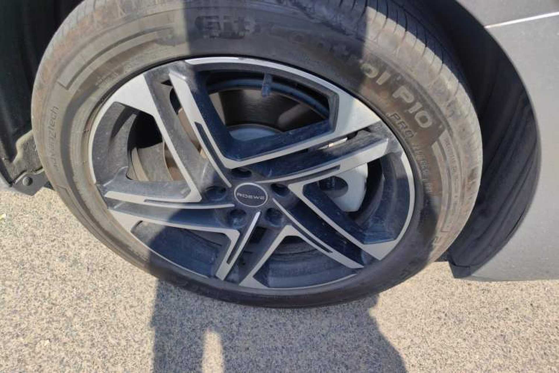Used Roewe D7 2023 DMH 125km Excellence Edition Right Front Wheel Hub