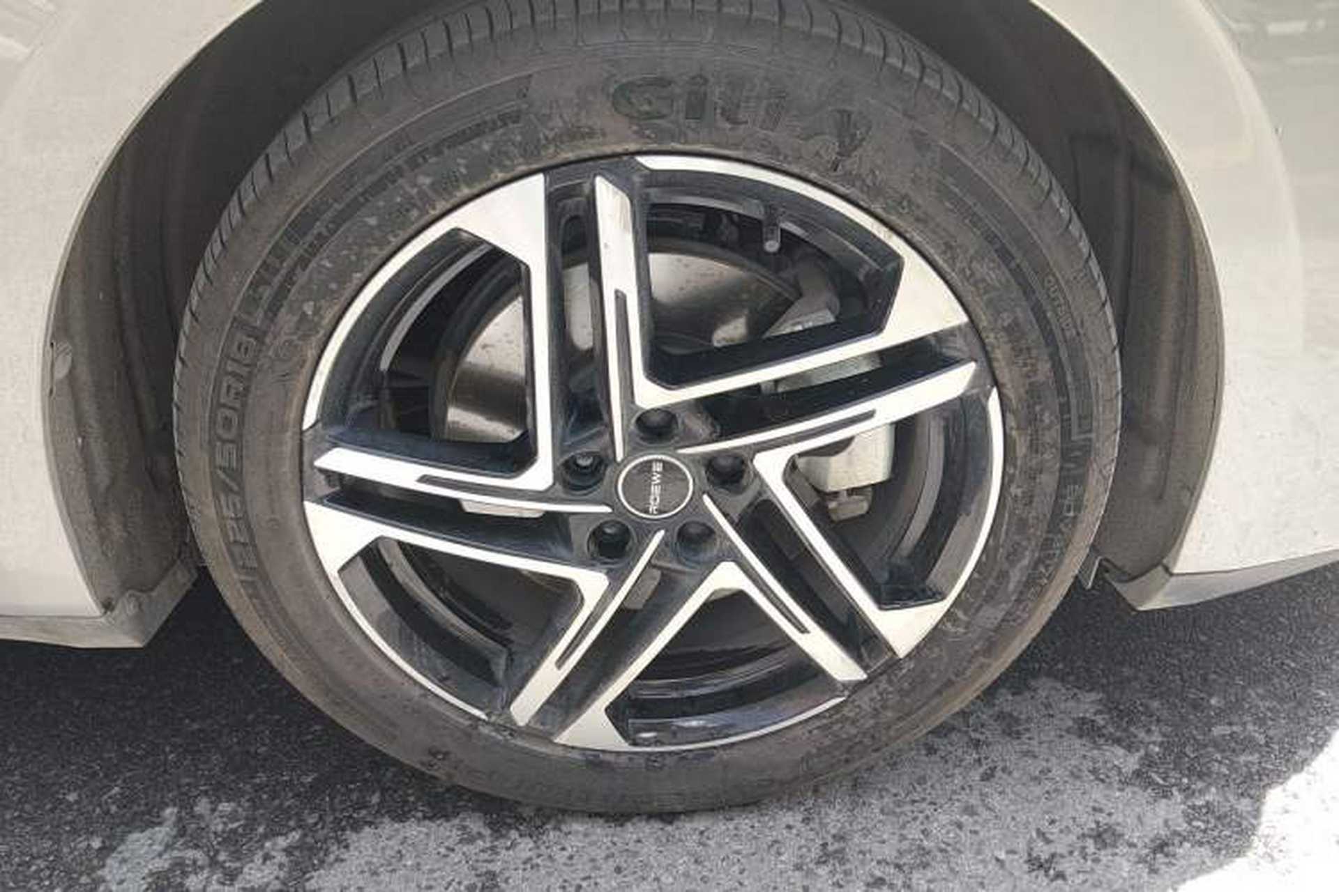 Used Roewe D7 2023 DMH 125km Excellence Edition Right Front Wheel Hub