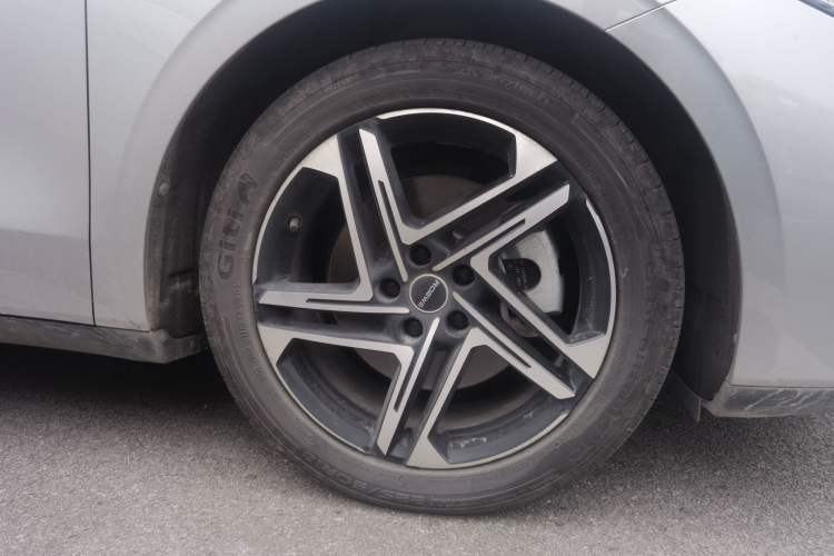 Used Roewe D7 2023 DMH 125km Excellence Edition Right Front Wheel Hub