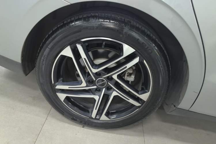 Used Roewe D7 2023 DMH 125km Superior Edition Right Rear Wheel Hub