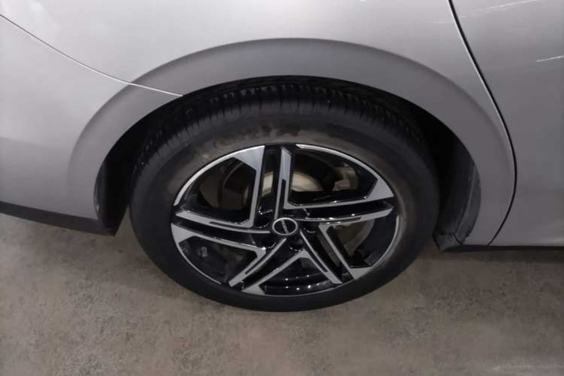 Used Roewe D7 2023 DMH 125km Flagship Edition Right Rear Wheel Hub