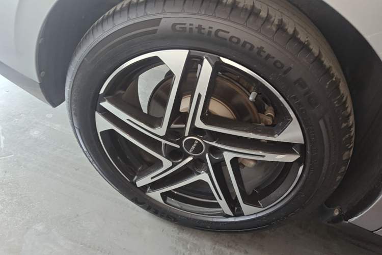 Used Roewe D7 2023 DMH 125km Flagship Edition Right Rear Wheel Hub