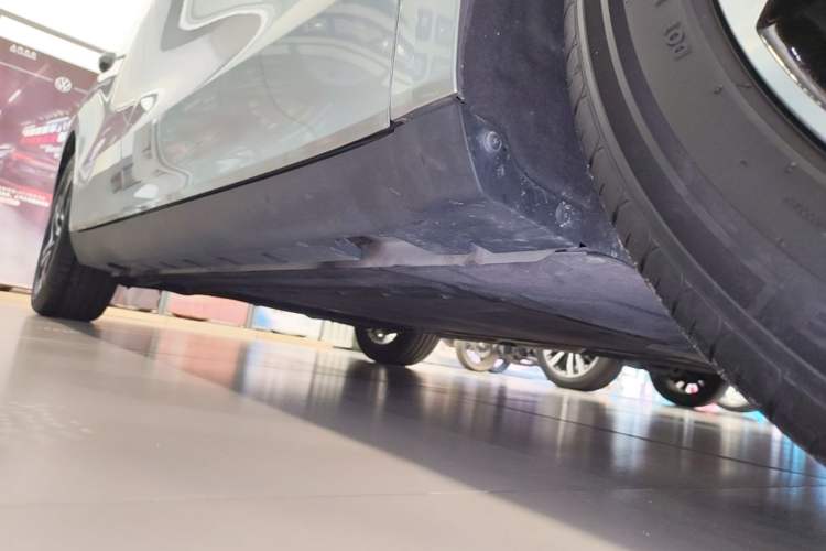 Used Roewe D7 2023 DMH 125km Flagship Edition Right Side Sill