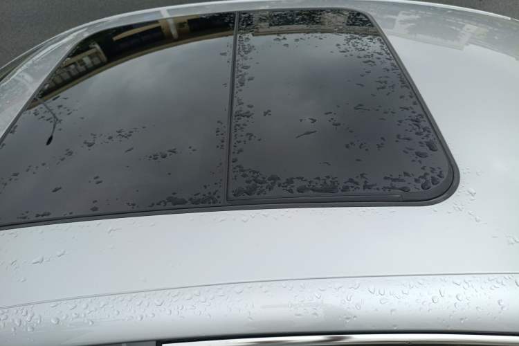 Used Roewe D7 2023 DMH 125km Excellence Edition Roof
