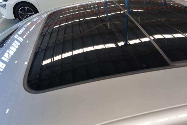 Used Roewe D7 2023 DMH 125km Flagship Edition Roof