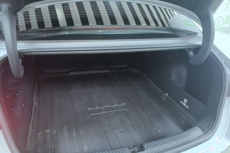 Used Roewe D7 2023 DMH 125km Superior Edition Trunk