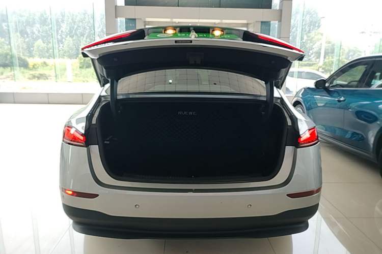 Used Roewe D7 2023 DMH 125km Superior Edition Trunk