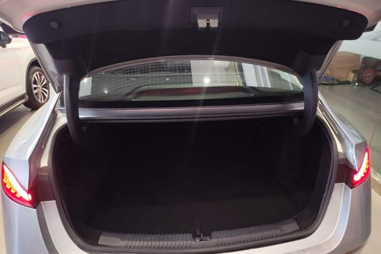 Used Roewe D7 2023 DMH 125km Flagship Edition Trunk