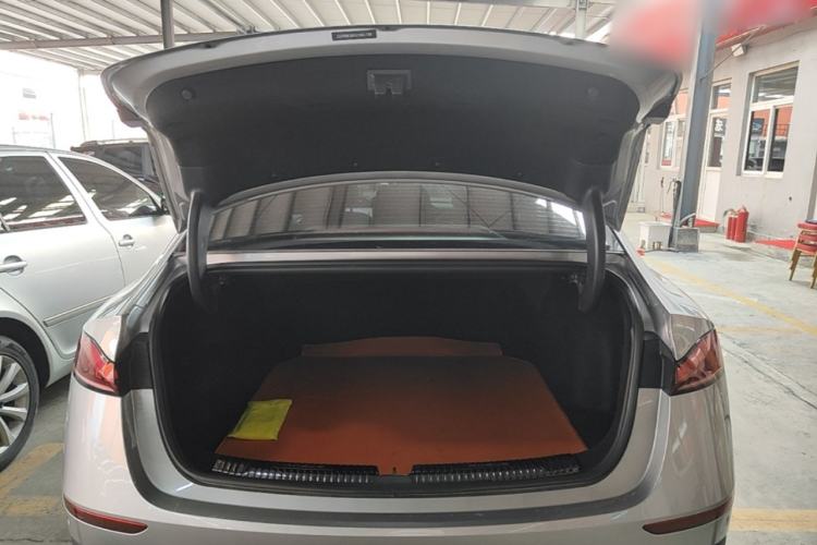 Used Roewe D7 2023 DMH 125km Superior Edition Trunk