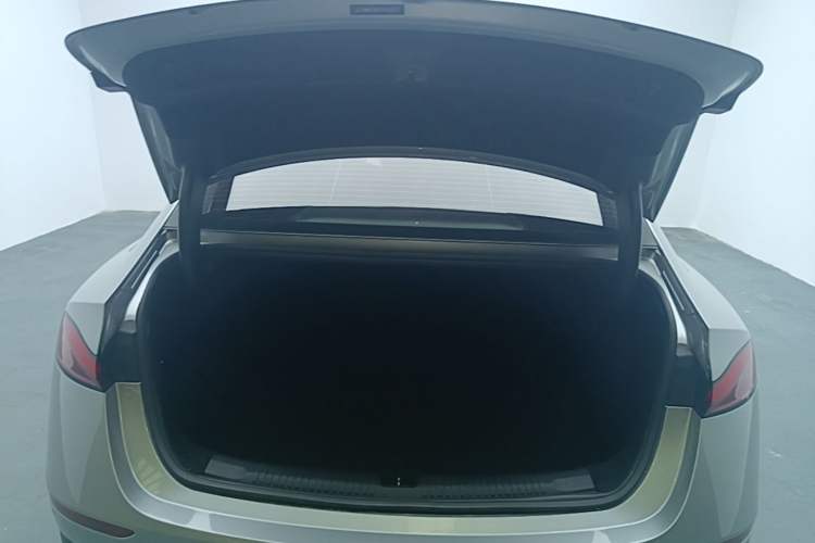 Used Roewe D7 2023 DMH 125km Flagship Edition Trunk