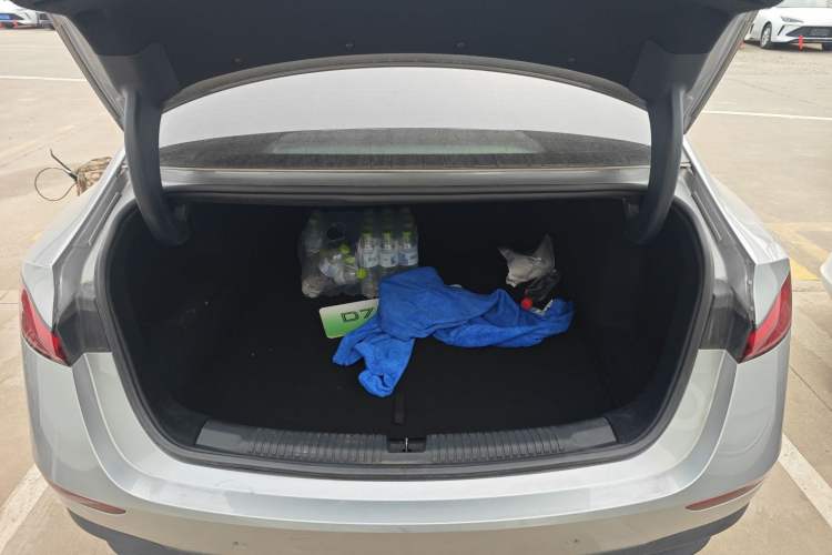 Used Roewe D7 2023 DMH 125km Flagship Edition Trunk