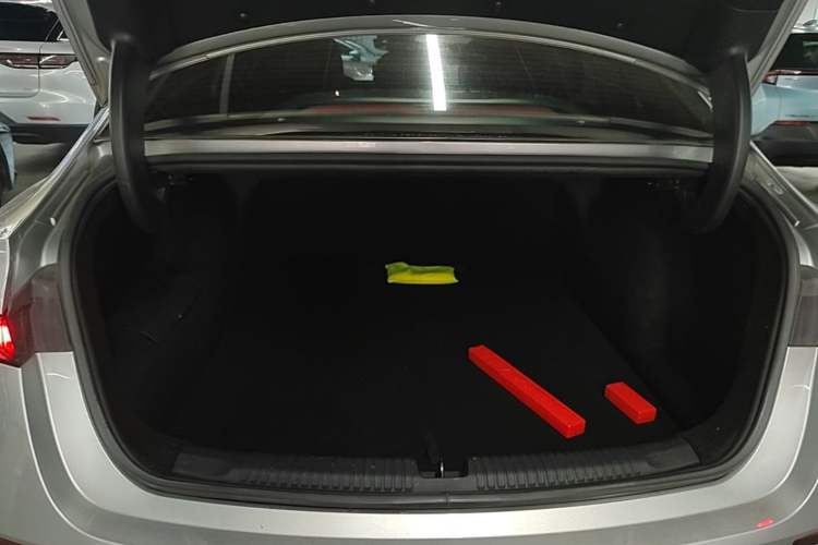 Used Roewe D7 2023 DMH 125km Flagship Edition Trunk