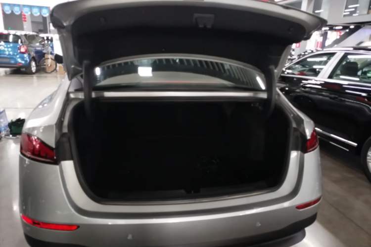 Used Roewe D7 2023 DMH 125km Flagship Edition Trunk