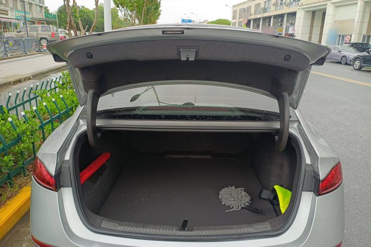 Used Roewe D7 2023 DMH 125km Excellence Edition Trunk