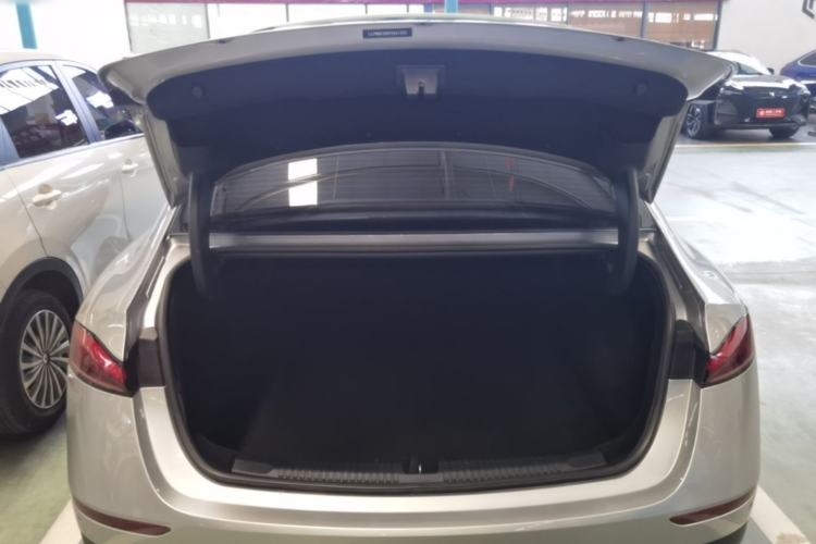 Used Roewe D7 2023 DMH 125km Flagship Edition Trunk